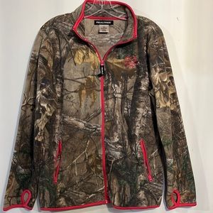 Realtree Camouflaged Large Cloth Jacket